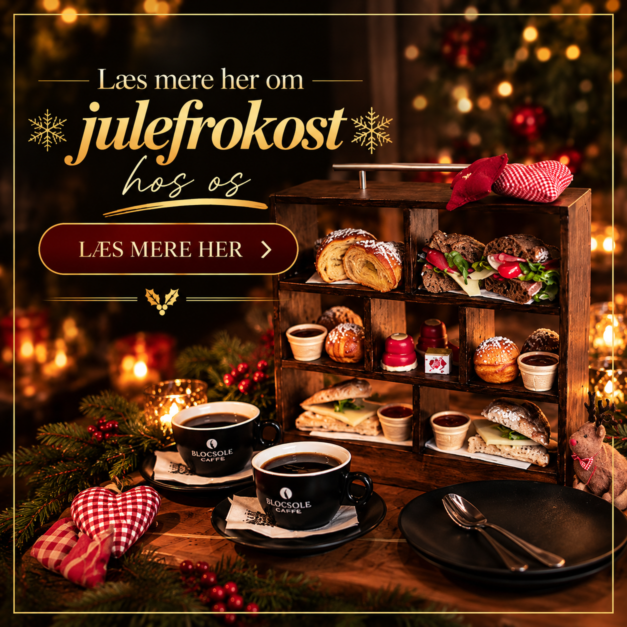 Julefrokost hos Gelato di Natura i Esbjerg og Fredericia med sandwiches, sm&aring; kager, desserter og kaffe serveret p&aring; et julepyntet etagefad.