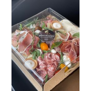 Tapasbox med italienske delikatesser – perfekt som forret, frokost eller vin-hygge