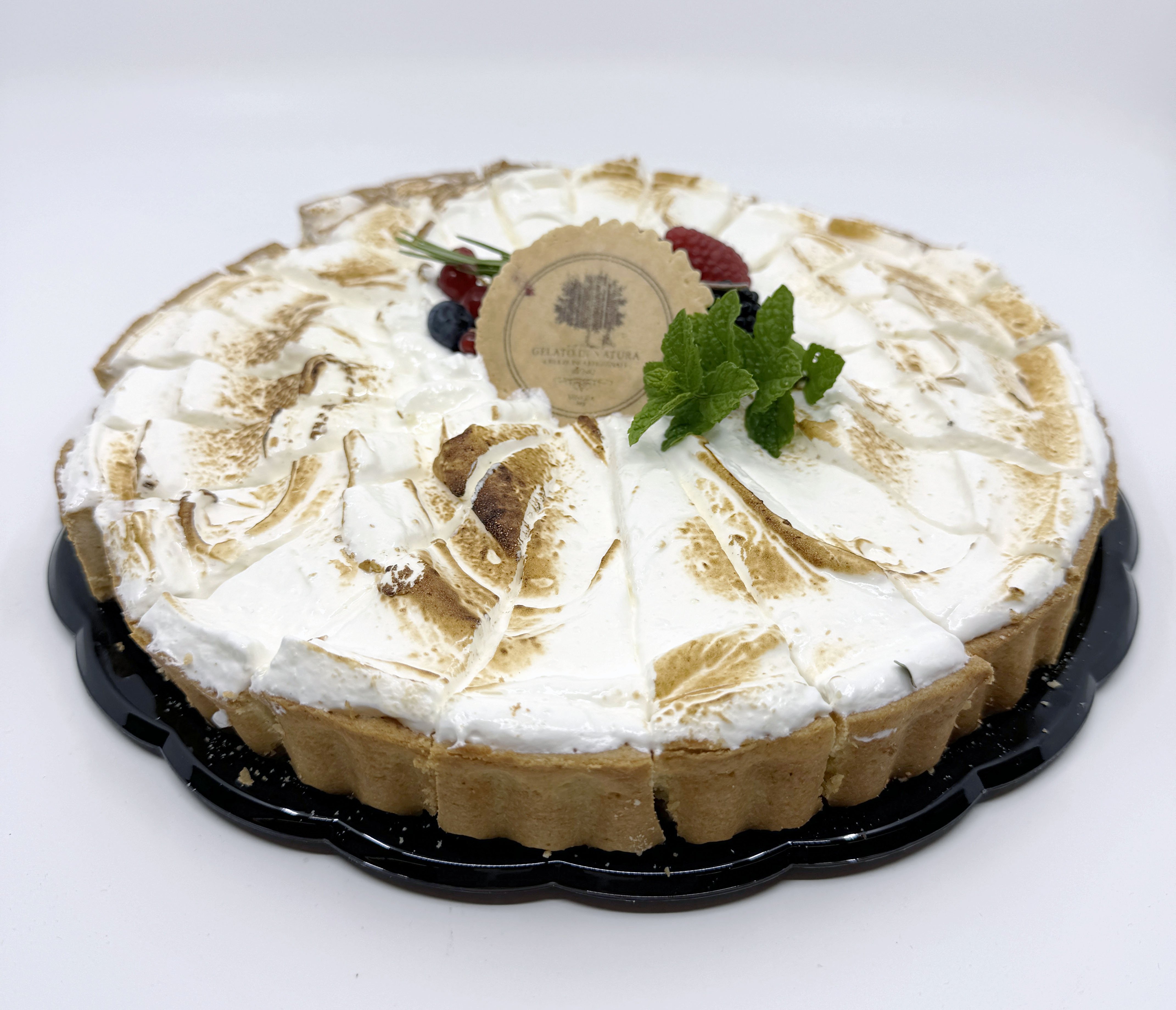 Italiensk citronmarengstrte med sprd mrdejsbund, citroncreme og flamberet marengs – fra Gelato di Natura.