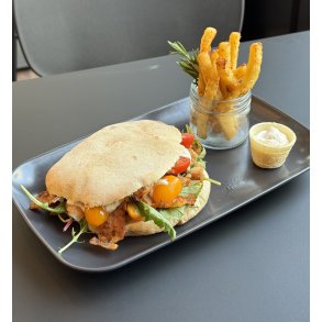 Sandwich med gyros og hash brown fries | 1 pers | menu til afhentning