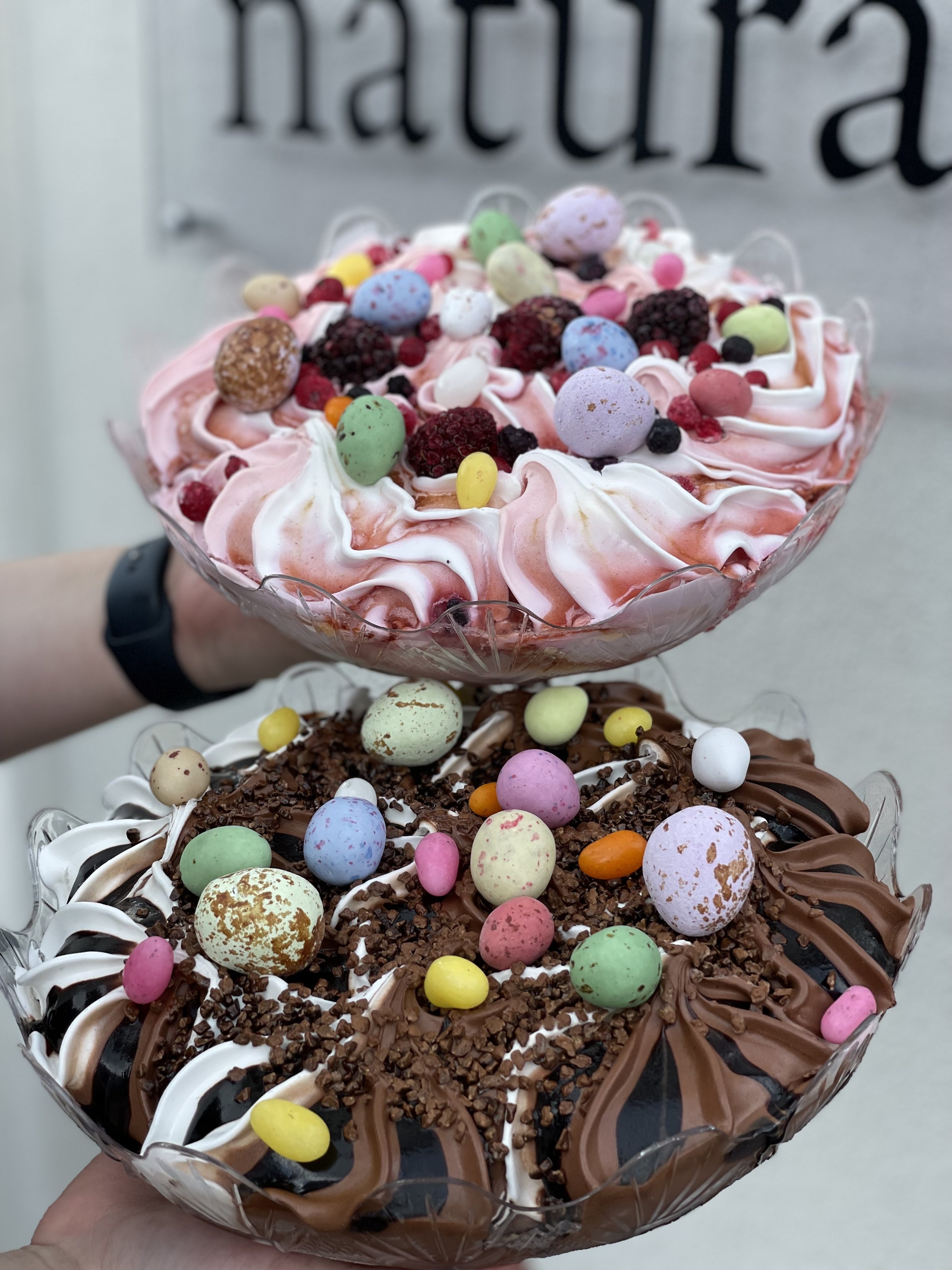 P�ske islagkage med italiensk is og p�ske�g