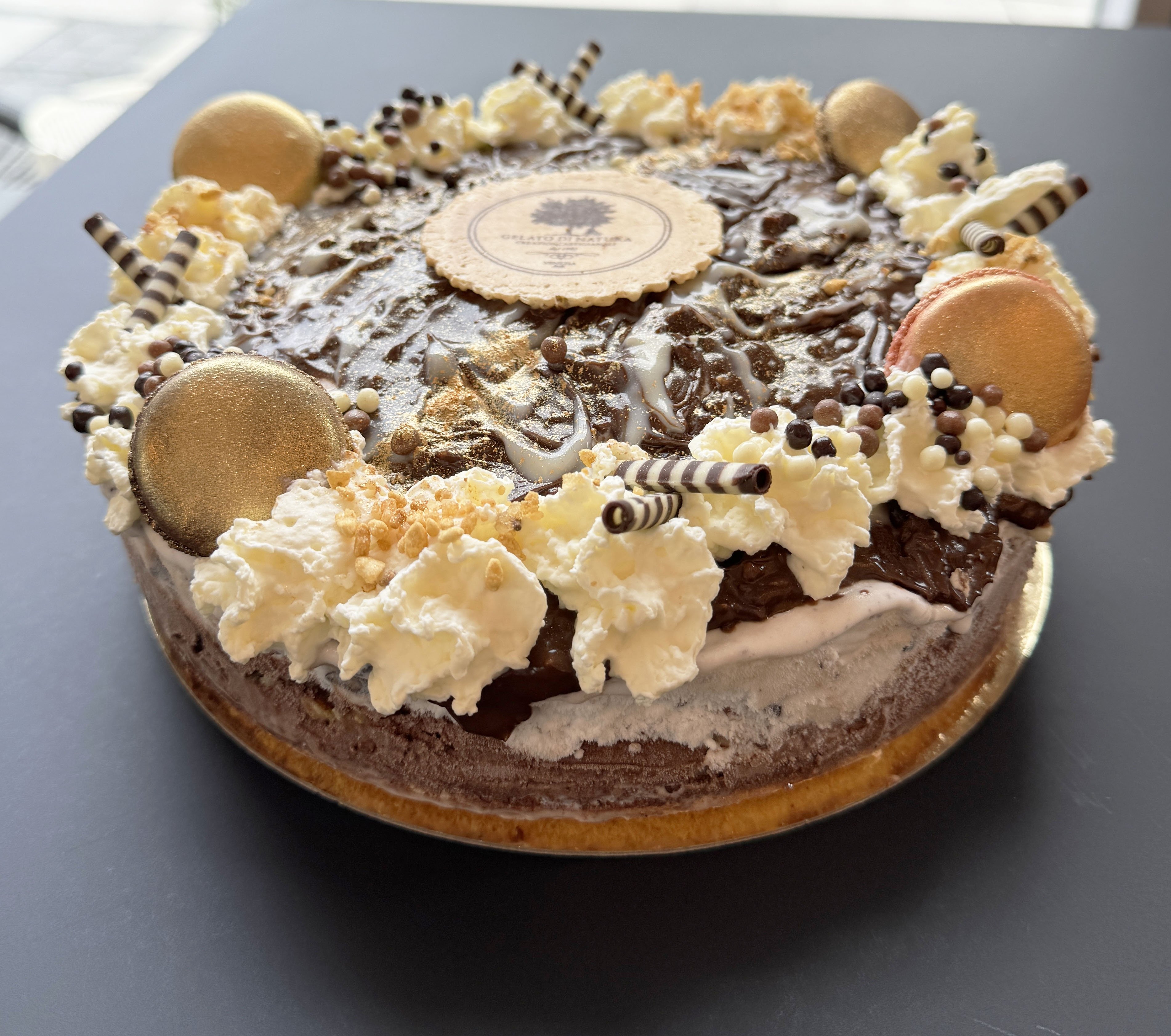 Hndlavet islagkage til nytr med italiensk gelato