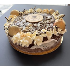 Hndlavet islagkage til nytr med italiensk gelato