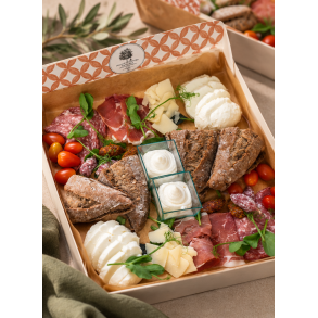 Italiensk tapas take away | 2 personer | Med surdejsbr�d
