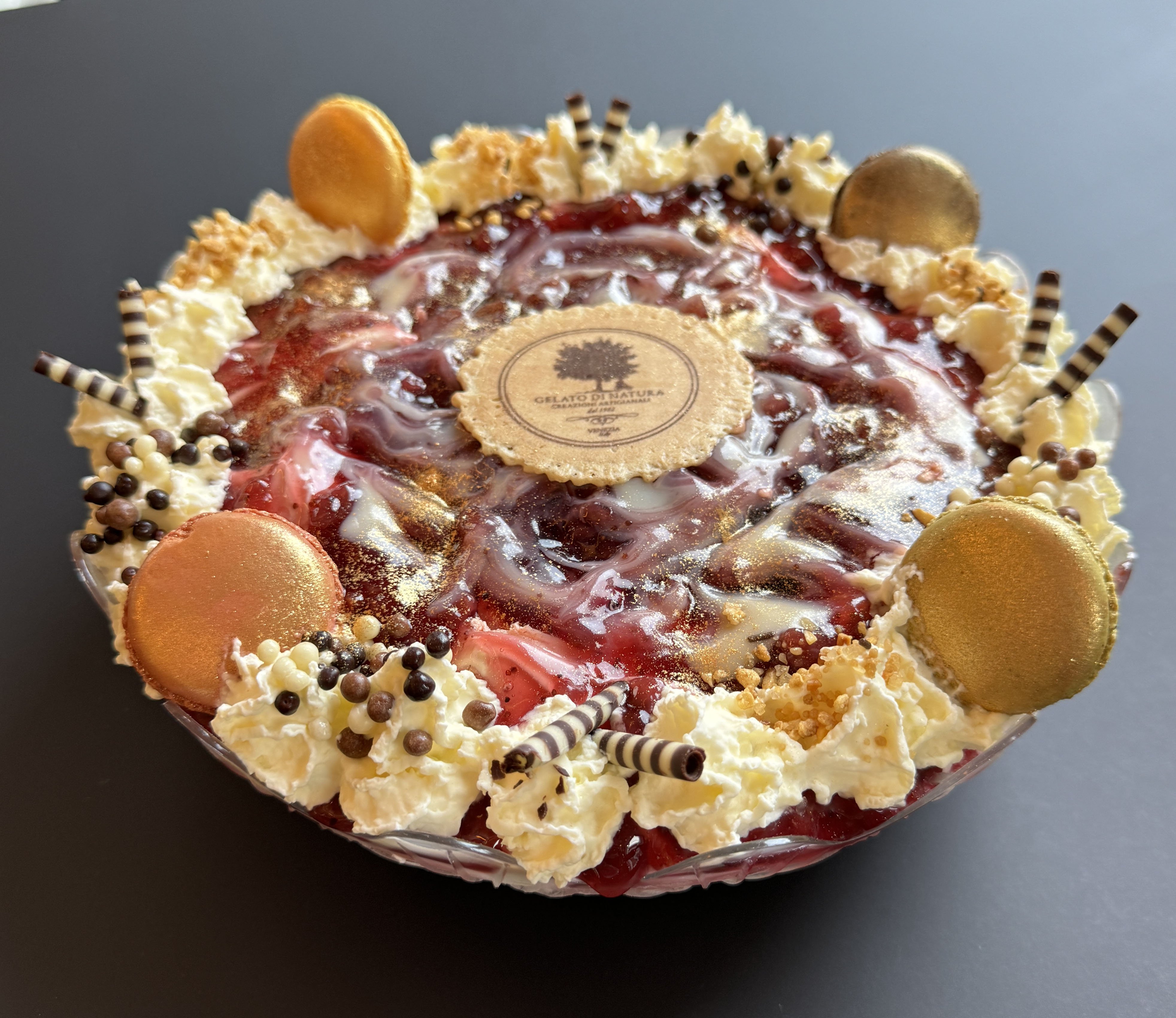 Nytrs islagkage med jordbr og vanilje – takeaway dessert fra Gelato di Natura i Esbjerg og Fredericia