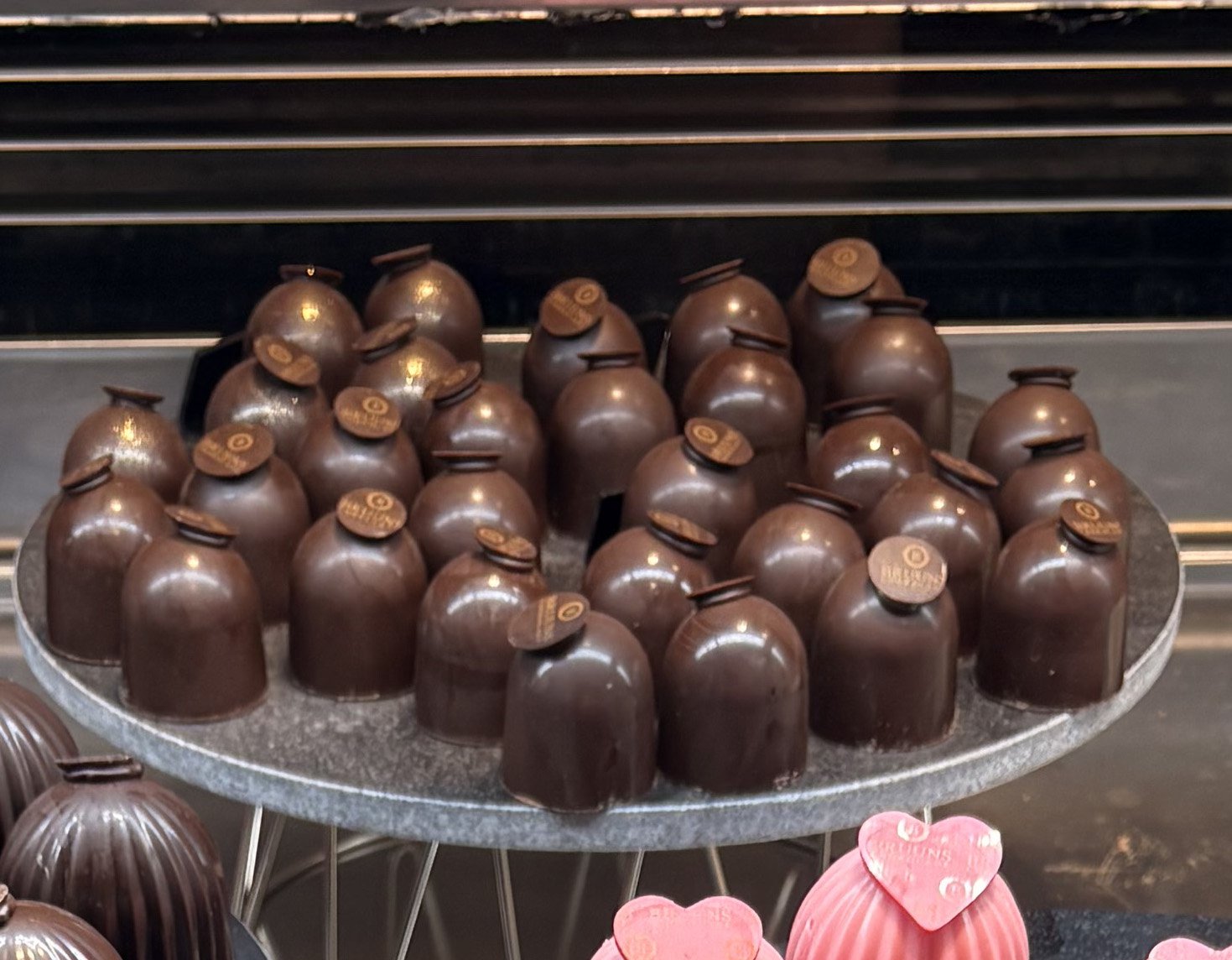 Mini fl�deboller med m�rk chokolade