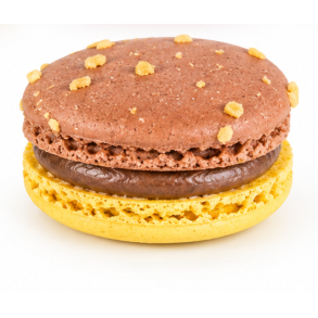 Italiensk luksus macaron med Snickers-smag, m�lkechokolade, peanutcreme og hasseln�dder