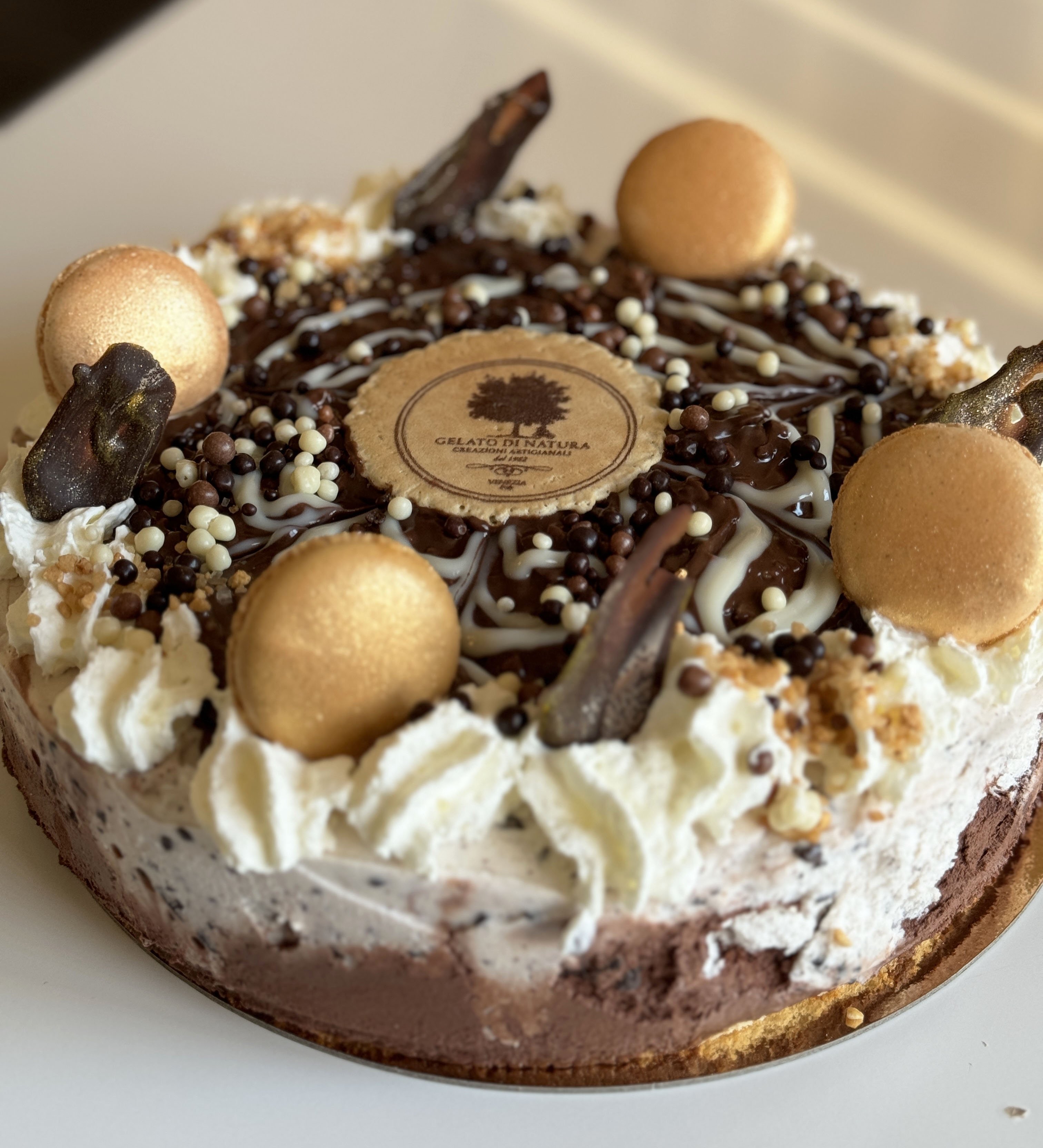 H�ndlavet islagkage med italiensk gelato. luksus til dine g�ster fra Gelato di Natura