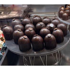 Store fl�deboller med m�rk chokolade 